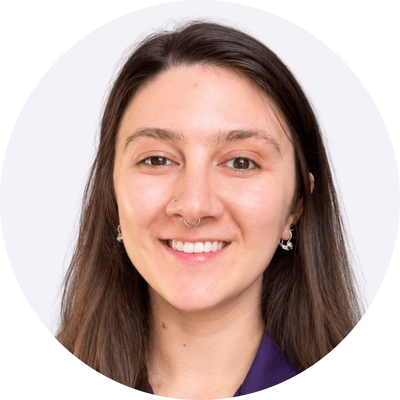 A headshot of remote personal trainer Carissa